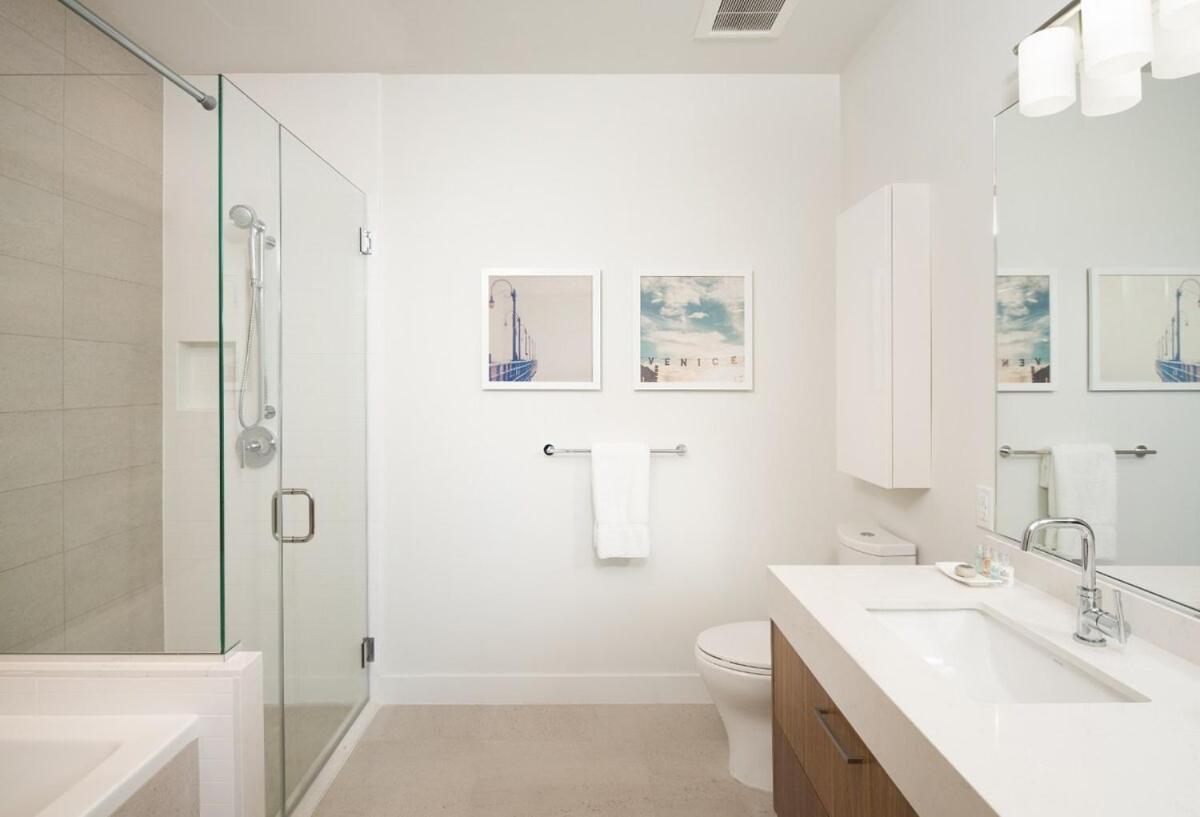 2 Bed 2 Bath Stylish Luxury Premium High-rise Apartamento Los Ángeles