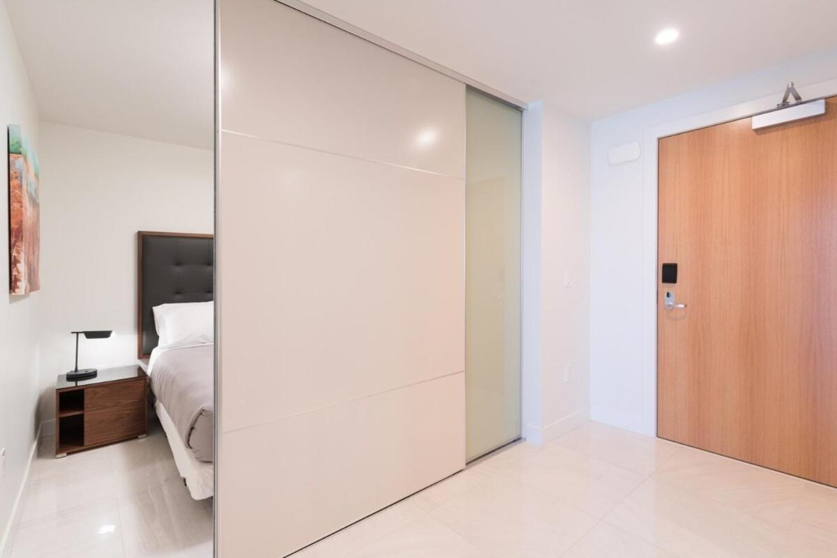 2 Bed 2 Bath Stylish Luxury Premium High-rise Apartment *