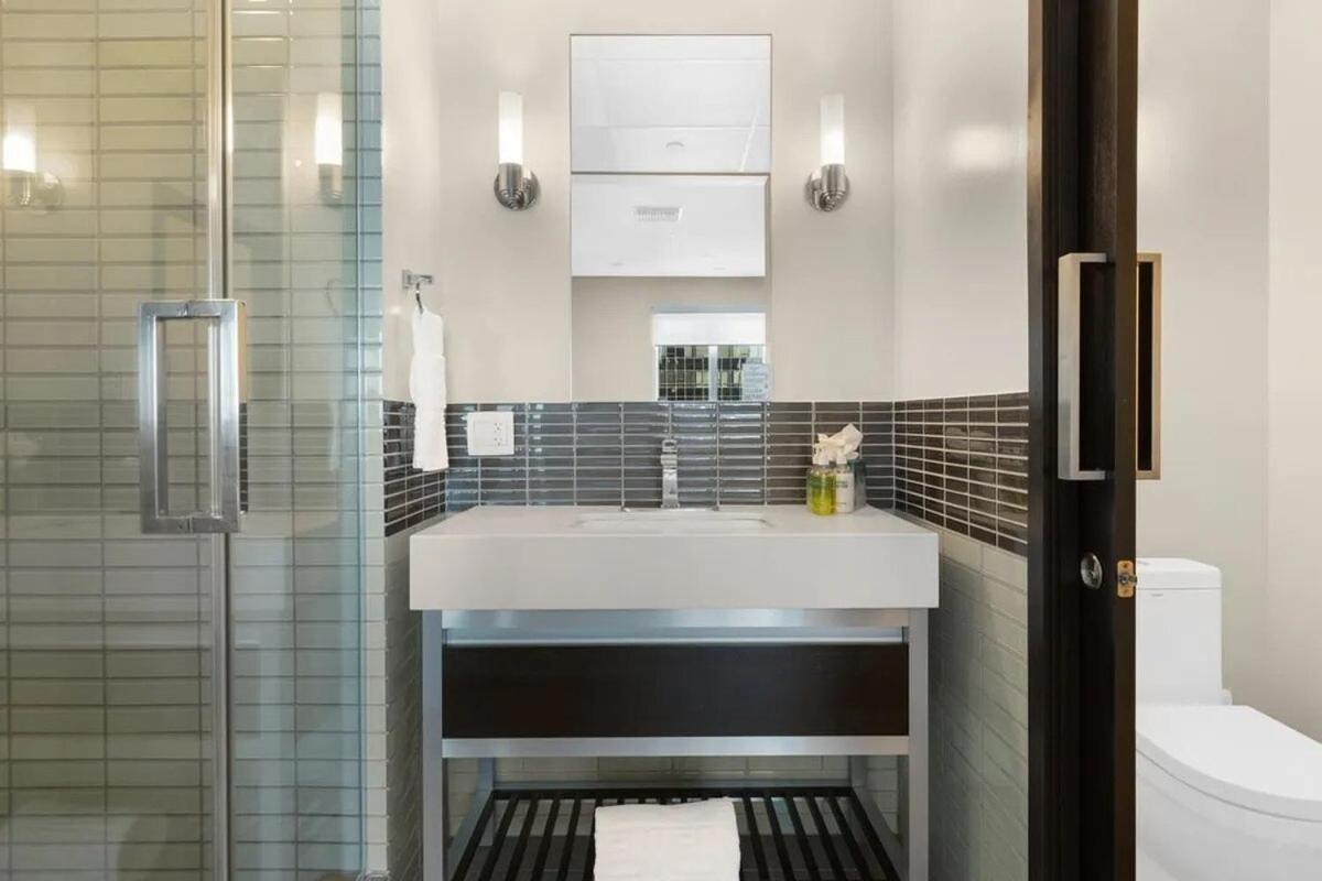 2 Bed 2 Bath Stylish Luxury Premium High-rise Los Angeles