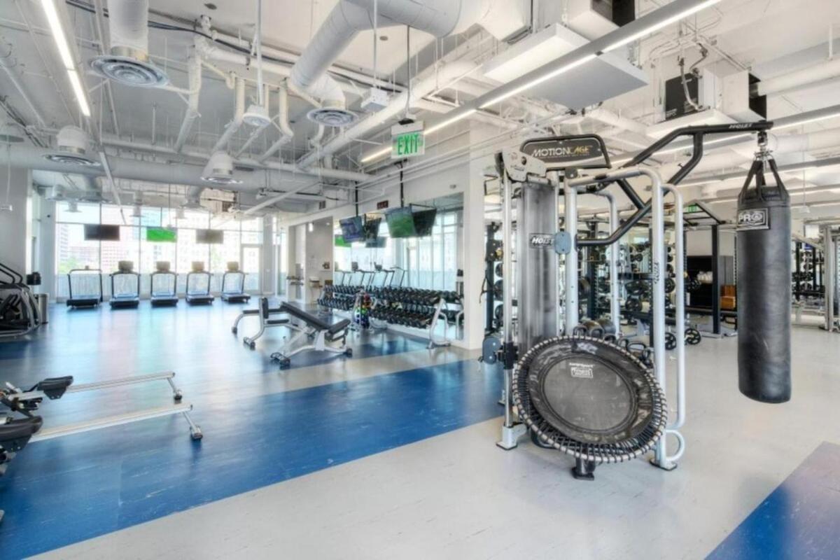 Apartment 2 Bed 2 Bath Stylish Luxury Premium High-rise Los Angeles