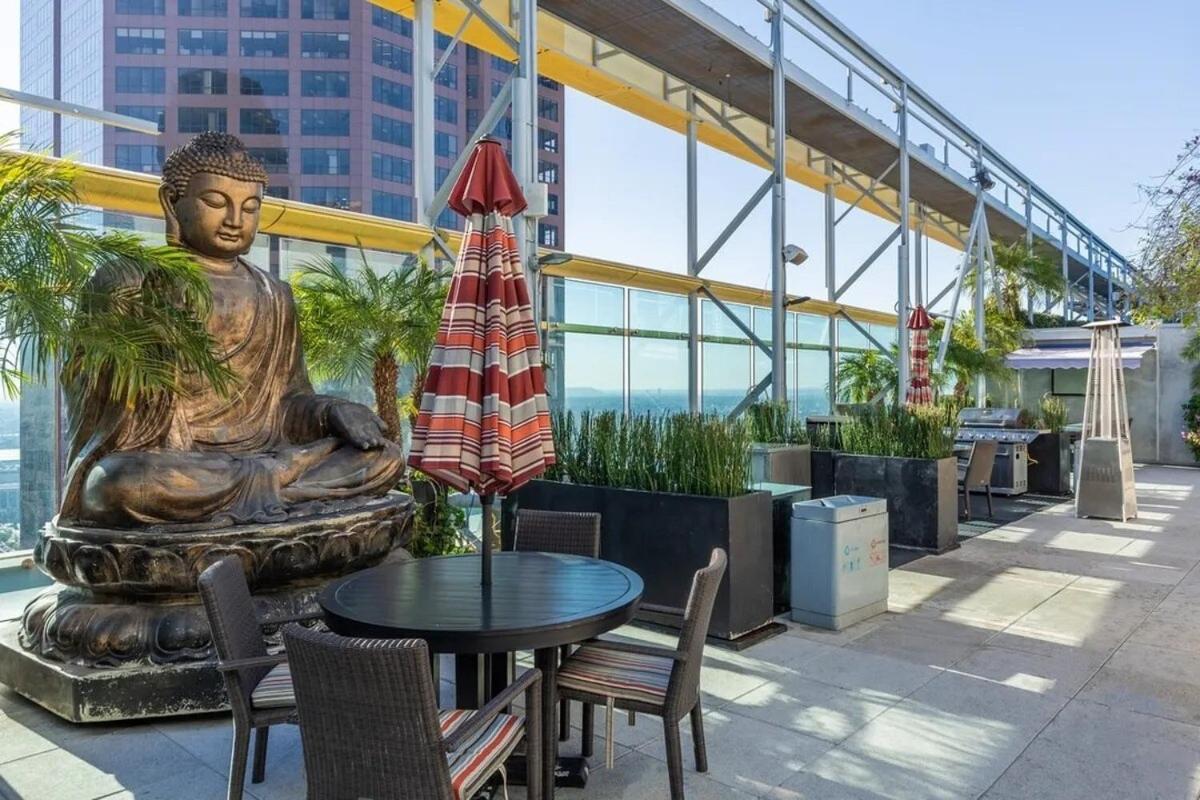 Apartment 2 Bed 2 Bath Stylish Luxury Premium High-rise