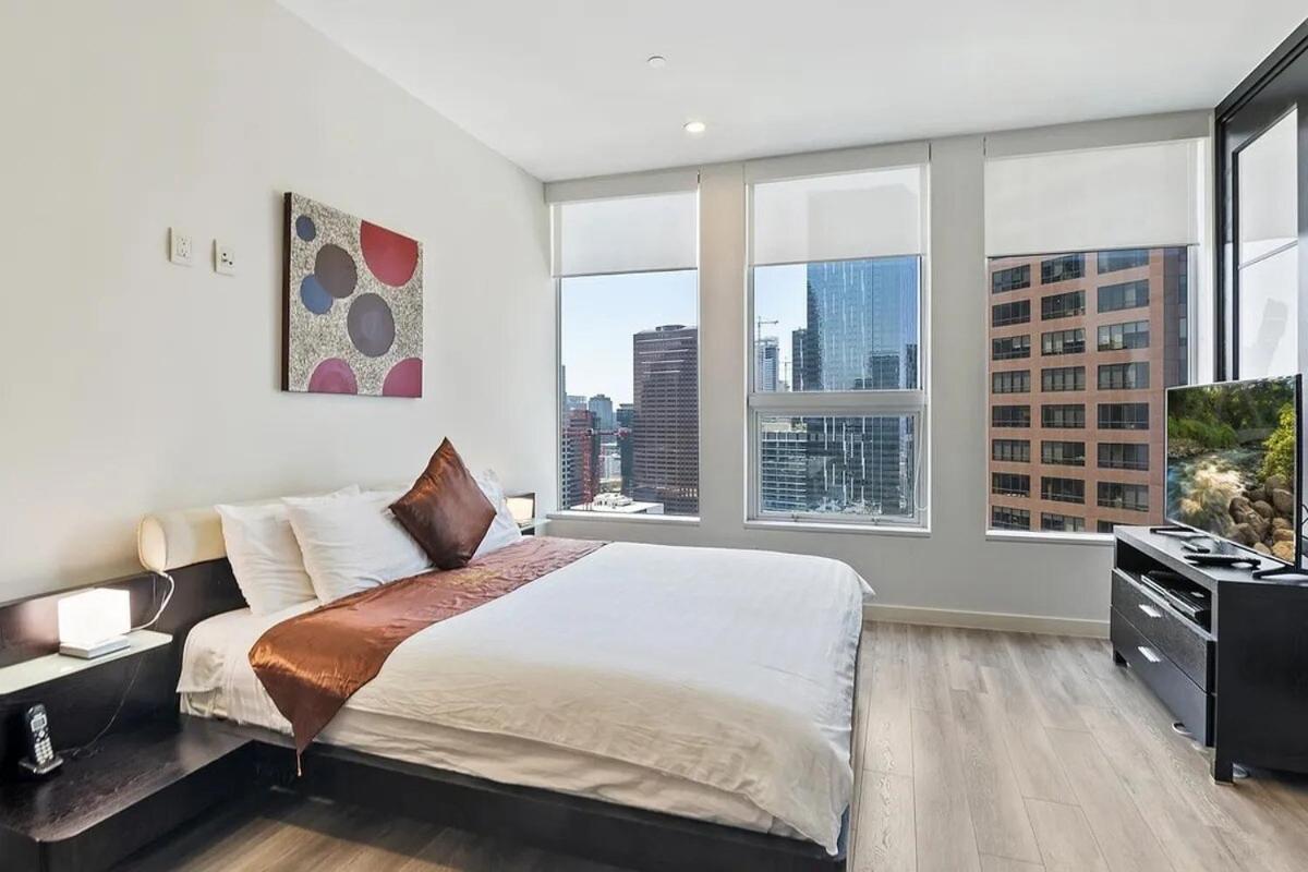 2 Bed 2 Bath Stylish Luxury Premium High-rise *