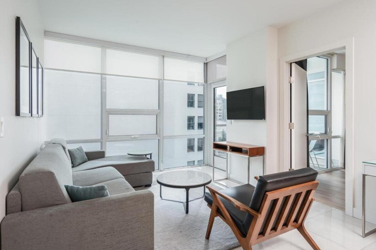 2 Bed 2 Bath Stylish Luxury Premium High-rise Apartment *
