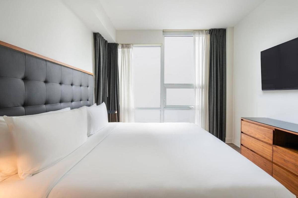2 Bed 2 Bath Stylish Luxury Premium High-rise Apartment *