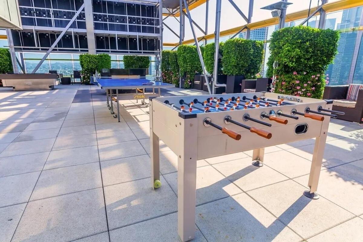 Apartment 2 Bed 2 Bath Stylish Luxury Premium High-rise *